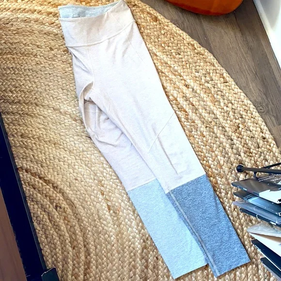 Outdoor Voices Flow Dipped Leggings 7/8 Gray White Small Color Block - Picture 3 of 3